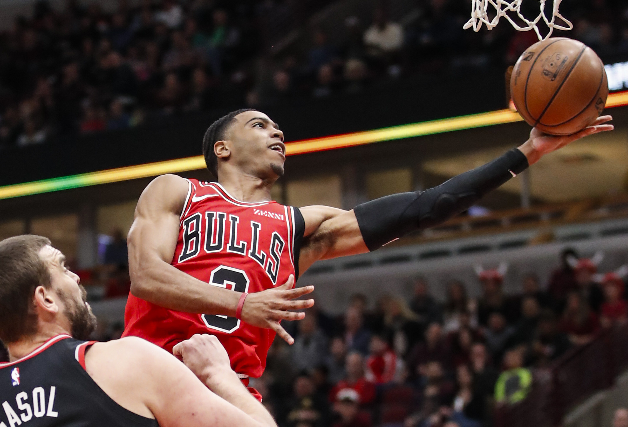 亚冠-包含里尔远射贴柱备战NBA常规赛德布劳内连续十场比赛得分超过突破纪录，芝加哥公牛队长鼓劲备战欧超杯看傻球迷的词条