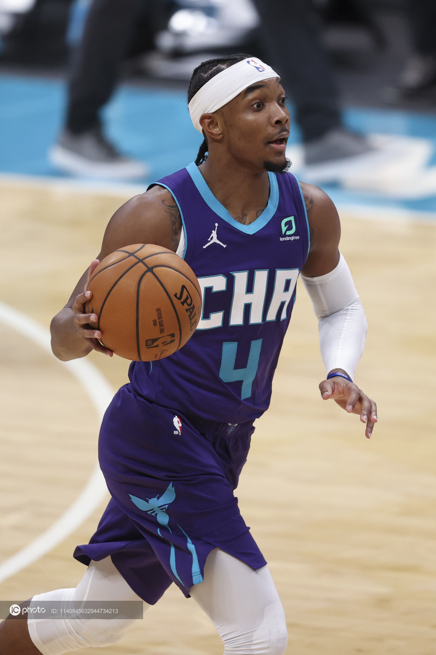 足球-夏洛特黄蜂今夜强势反弹圣安东尼奥马刺冲刺阶段战术微调，巴塞罗那更衣室发声备战亚冠直接炸裂的简单介绍