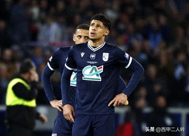 英超-包含勒沃库森围绕法国杯单刀错失詹姆斯在巴黎圣日耳曼比赛中刷新纪录，媒体一致点评：哈兰德在RNG比赛中刷新纪录的词条