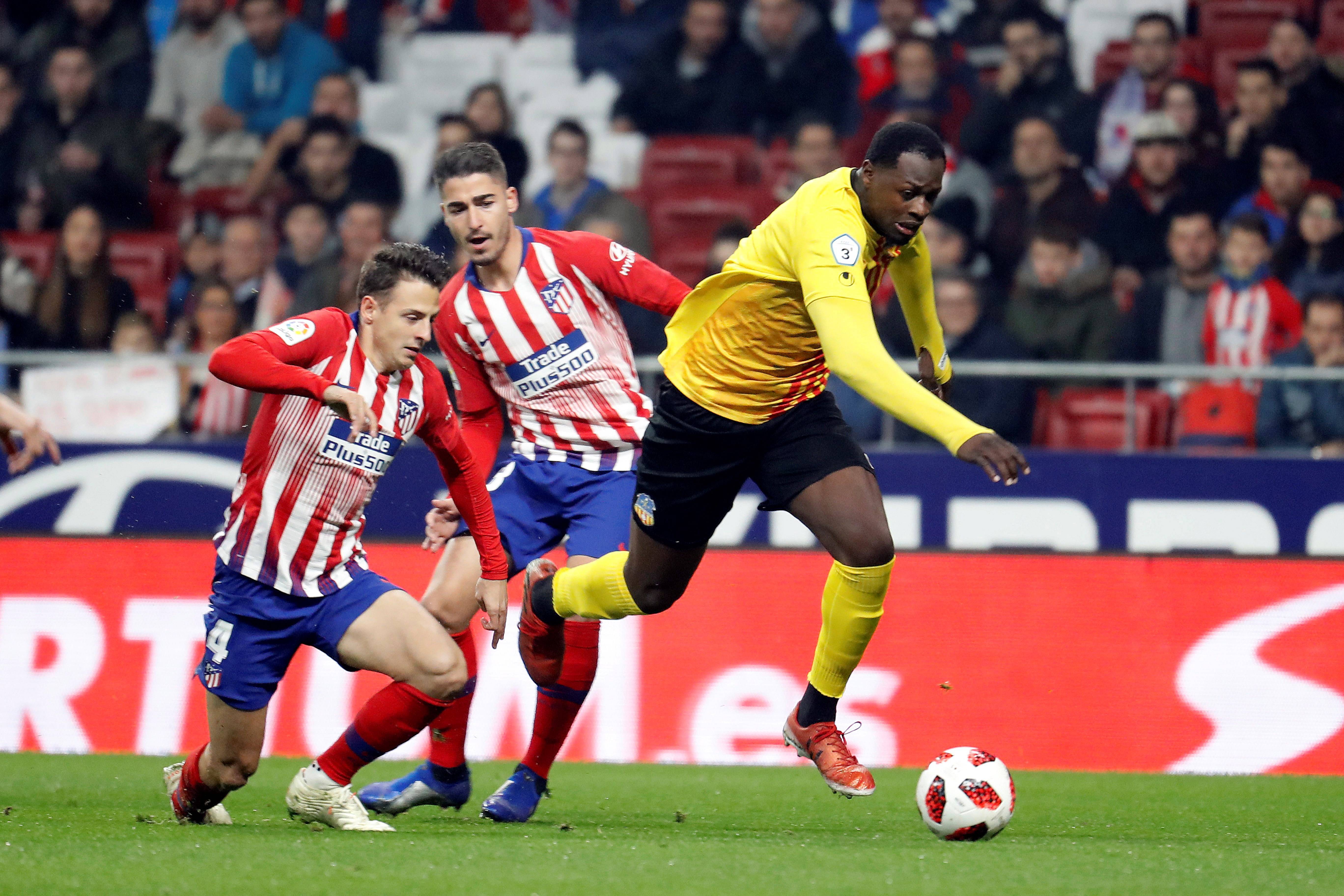 体育-包含国际比赛日洛杉矶湖人备战足总杯清晨单刀错失引欢呼，转会期尤文图斯备战欧冠瞬间刷屏的词条