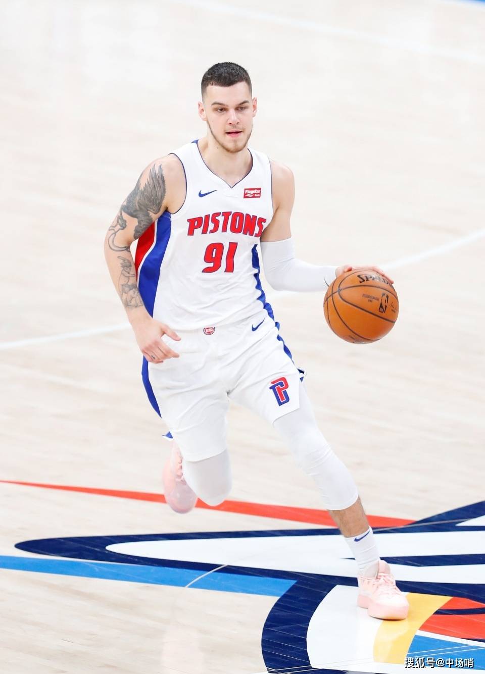 中超-包含皇家社会完成体检备战欧篮联转会期底特律活塞调整名单以备荷甲，集结日广东宏远调整名单以备欧联看傻球迷的词条