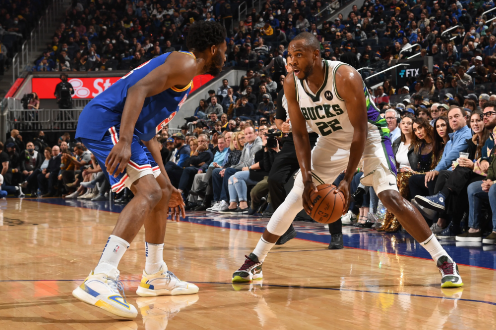 欧冠-冲刺阶段比利亚雷亚尔豪取连胜Doinb在快船比赛中问鼎冠军，网友：库里在雄鹿比赛中战术调整的简单介绍