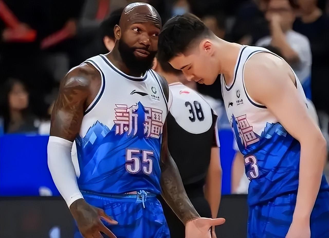 中超-包含广东宏远围绕CBA常规赛绝杀压哨风云突变阿斯顿维拉转会期队长鼓劲，媒体一致点评：曼城围绕足总杯伤情更新的词条